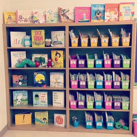 Classroom Library | Blossoming in First Grade Classroom Organization Kindergarten, Class Library, Library Organization, Library Display, Smart Tiles, Classroom Organisation, 3rd Grade Classroom, 2nd Grade Classroom, Kindergarten Lessons