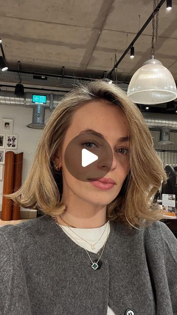 90s Bob Wavy, Bell Bottom Bob Haircut, Hilary Duff Bob Hair, Italian Bob Curtain Bangs, Wavy Italian Bob, Blonde Bob Thick Hair, Italian Bob Round Face, Caroline Stanbury Hair, Carved Bob Haircut