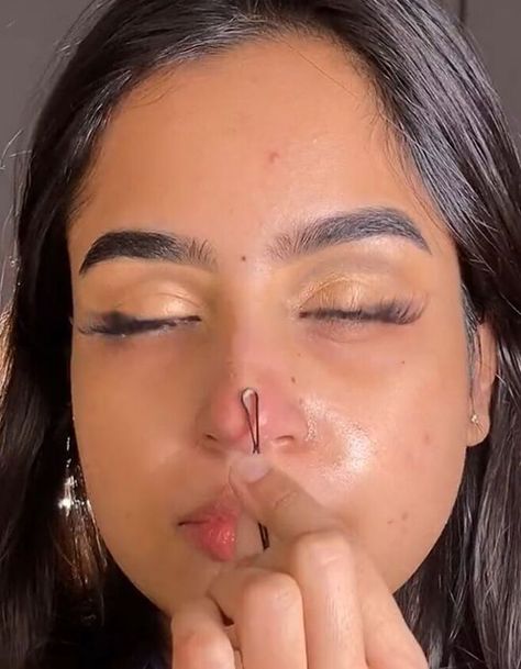 Here is the quickest, easiest skincare hack you can find for removing blackheads. This blackhead hack only uses one ingredient and simple household “tools,” so let’s get started! Satisfying Black Head Removal Video, Black Heads Removal Video, Glowing Body Skin, Best Blackhead Remover, Removing Blackheads, Blackhead Remover Diy, Black Head Remover Mask, Blackhead Remover Tool, Nose Cleaner