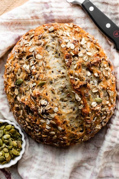 This no knead seeded oat bread is crusty on the outside, chewy on the inside, and has the most delicious crunch in every bite, thanks to 3 types of seeds. This is a hearty loaf of bread that doesn't require any kneading, and there's hardly any hands on work. Recipe on sallysbakingaddiction.com Wheat Flour Bread Recipe, Dark Rye Bread Recipe, Wholemeal Bread Recipe, Multigrain Bread Recipe, Oat Bread Recipe, Types Of Seeds, Seeded Bread Recipes, Crusty Bread Recipe, Harvest Bread