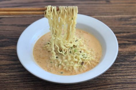 It's supposed to make your ramen broth taste like it's been simmering for hours. Ramen Hacks, Yummy Noodles, Ramen Broth, Kewpie Mayonnaise, Easy Ramen, How To Make Ramen, Pasta Noodle Recipe, Spicy Ramen, Ramen Noodle Recipes