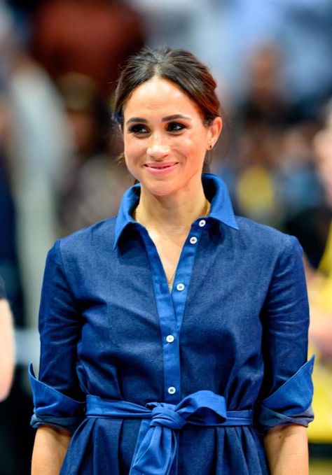 Meghan Markle - Invictus Games Düsseldorf 2023 • CelebMafia Levi Denim Jacket Outfit, Meghan Markle 2023, Meghan Markle Outfit, Light Denim Outfit, Grey Top Outfit, Meghan Style, Meghan Markle Wedding Dress, Meghan Markle Photos, Meghan Markle Outfits