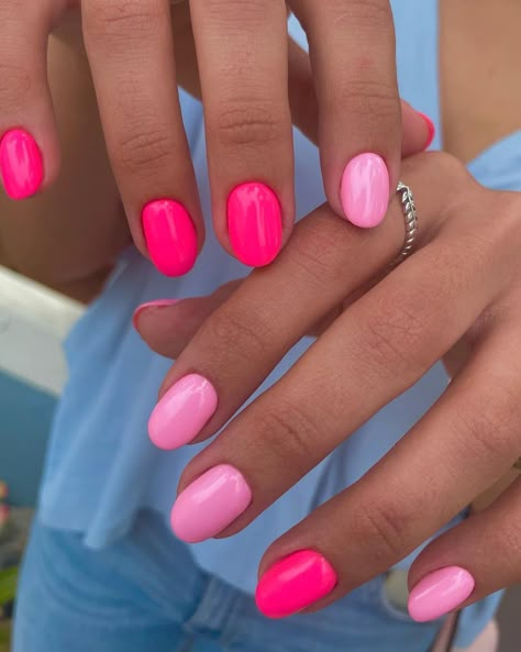 Fun Nails With Glitter, Pink Two Toned Nails, Different Color Pinks On Nails, Two Pink Nails, Summer Gel Nails Ideas Pink, 2 Pink Nails, Two Color Pink Nails, Nails Ideas 2024 Spring, Different Pinks Nails