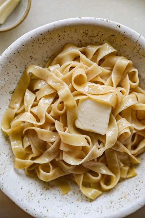 Chili Oil Noodles, Noodles Sauce, Noodle Sauce, Oil Noodles, Butter Pasta, Buttered Noodles, Mushroom And Onions, No Thanks, Chili Oil