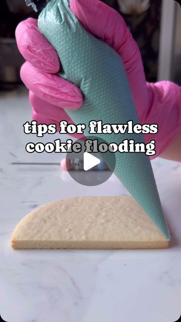 Mandy Edmunds on Instagram: "Do you want to have the most beautiful, smooth and shiny flooded sugar cookies? Use 15-second flood icing!

Why should you use 15-second icing to flood your cookies? 

✅Beautifully flat surface
🚫No drippy edges
❌No need to pipe an outer border
🕑Save time mixing just one consistency of icing
🩵 Perfectly flat surface for printing edible images

Mix your icing and drizzle a little off your spatula. When the drizzle disappears within 15 seconds, it’s perfect for flooding!

Give this technique a try and elevate your cookie decorating game!

#sugaredupcookies

#cookiedecorating #icingtutorial #royalicingtutorial #15secondicing #15secondicingtutorial #cookiedecoratingreels #beautifulcookies #cookiereels #decoratedsugarcookies #floodingcookies #baker #bakerylife #co Perfect Flooding Icing, Cookie Flooding Icing Recipe, Cookie Piping Icing, How To Flood Cookies, Icing For Flooding Cookies, Cookie Piping Techniques, Flood Icing Cookies, Drizzle Icing Recipe, Flood Icing Recipe