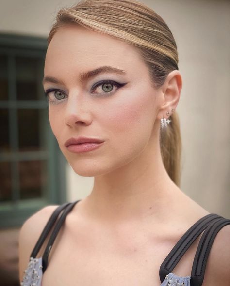 Emma Stone Makeup, Face Tint, Emma Stone Red Carpet, Celeb Makeup, Red Carpet Makeup, About Last Night, Black Jaguar, Eye Base, Actrices Hollywood