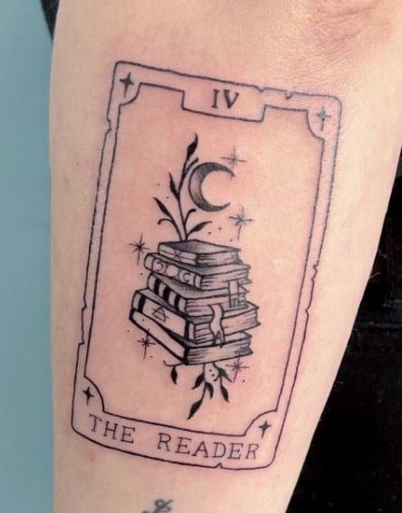 18 Cool Book Tattoo Ideas for Women | TattooAdore Book Series Tattoo Ideas, Book Tattoo For Men, Tattoo For Readers Book Lovers, Books Tattoo Ideas For Women, Cute Minimalist Tattoos For Women, Book Bestie Tattoos, Fall Book Tattoo, Smüt Book Tattoos, Book Friend Tattoos