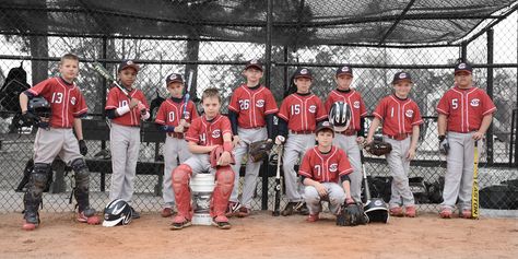 Wicked Cool baseball team picture. Baseball Team Pictures Poses, Baseball Team Pictures, Baseball Reference, Team Picture Poses, Baseball Banner, Baseball Photography, Sport Portraits, Baseball Pictures, Baseball Boys