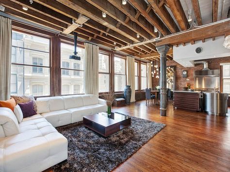 Plush couch in white adds a touch of contemporary class to the room Cozy New York City Loft Enthralls With An Eclectic Interior Wrapped In B... Open Plan Apartment, Nyc Loft, Exposed Ceilings, Minimalistic Interior, House Plan With Loft, Soho Loft, New York Loft, Loft Interior, Apartment Chic