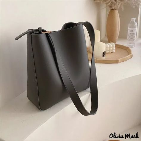 Trending Handbags, Hand Bags For Women, Trendy Purses, My Style Bags, New Bags, Minimalist Bag, Girly Bags, Vintage Luggage, Cute Handbags