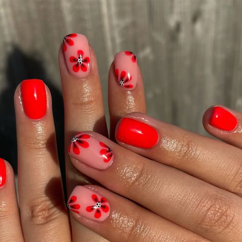 Bright red floral nails. Perfect for summer!! Insta @nailsby_ayla Red Gel Nails Ideas Short, Red Nail Summer Designs, Red Short Nails Ideas Summer, Red Nail Designs For Wedding, Fun Summer Nails Red, Red Nails Ideas Summer, Red Floral Nail Designs, Red Gel Nails Designs Short, Cute Red Summer Nails