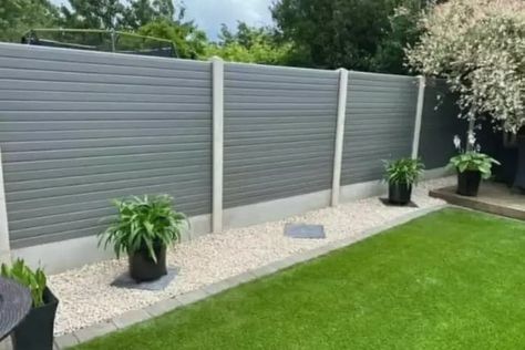 Fence Ideas Concrete, Grey Fence, Grey Fences, Garden Landscaping Diy, Composite Fencing, Shade Garden Plants, Garden Fence Panels, Composite Fence, Minimalist Garden