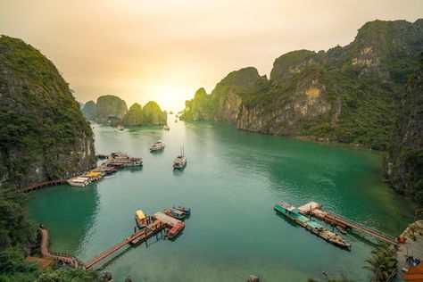 Danang Vietnam, Ha Long Bay, Ha Long, Halong Bay, Hanoi Vietnam, Bay View, Ways To Travel, Da Nang, Hanoi