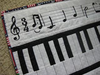 Tweety Loves Quilting: Let's play! Piano Quilt, Black And White Quilts, Mug Rug Patterns, Hanging Quilts, Barn Quilt Patterns, Quilt Border, Miniature Quilts, Boy Quilts, Paper Piecing Quilts