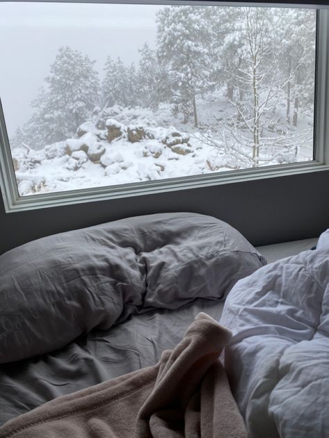 Winter Cozy Bedding, Cold Cozy Aesthetic, Cozy Bed Winter, Snow Bedroom Aesthetic, Snowy Bedroom Aesthetic, Cozy Winter Room Aesthetic, Cozy Winter Bed, Winter Window Aesthetic, Winter Room Aesthetic