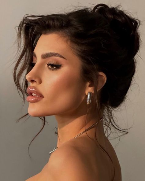 Hey Kylie 👋🏼 Hairstyle Night Out, Kylie Jenner Hair Up, Kylie Jenner Hair Updo, Kylie Jenner Updo, Kim K Bun, Kylie Jenner Bun, Kylie Jenner Ponytail, Kylie Hairstyles, Kylie Jenner Hairstyle