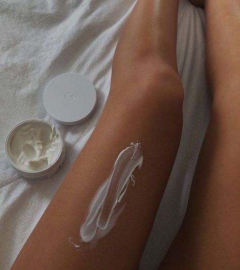 Tanning Tip 😍 Did you know the tanning process can take around 3 minutes to start if you are not using a lotion? You should ALWAYS use a lotion as the tanning process would start in just 30 seconds and will keep your skin hydrated. Remember to moisturise daily after tanning to maintain that healthy glow! ✨ #TanningTip #Skincare #Moisturise #AustralianGoldUK # LiveTheGoldLifeUK