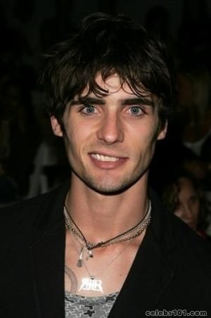 MY FUTURE HUSBAND. <3  I am obsessed with Tyson Ritter, his voice, and his beautiful crooked smile! Tyson Ritter, Elena Satine, Summer Clothes Collection, All American Rejects, Crooked Smile, Celebrity Pics, Free Internet, Radio Stations, Face Images