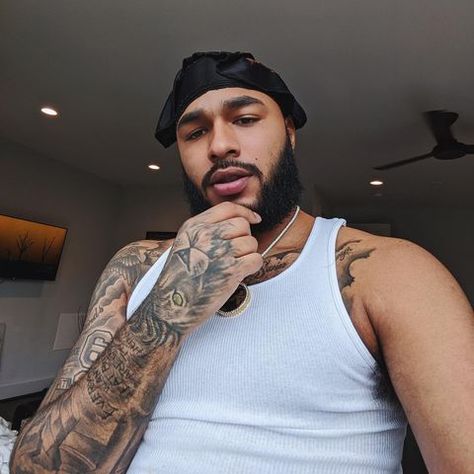 Clarence White (@clarencenyc) • Instagram photos and videos Clarence Nyc, Clarence White, Nyc Tattoo, Beard Fade, Hand Tattoo, Streetwear Men Outfits, Arm Sleeve, Black Love, Black Is Beautiful