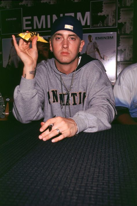 33 Stars You Didn't Know Are Left-Handed Eminem, A Man