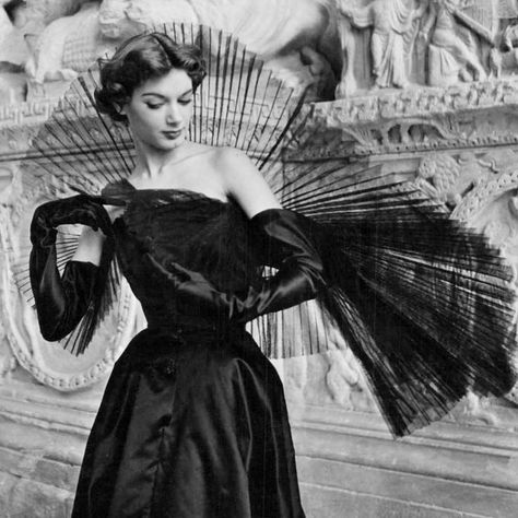 @schiaparelli dresses from 30s 40s 50s Schiaparelli Dress, Vintage Schiaparelli, Runway Fashion Couture, Elsa Schiaparelli, People Brand, Paris Design, Vintage Gowns, Adidas Outfit, 50s Fashion