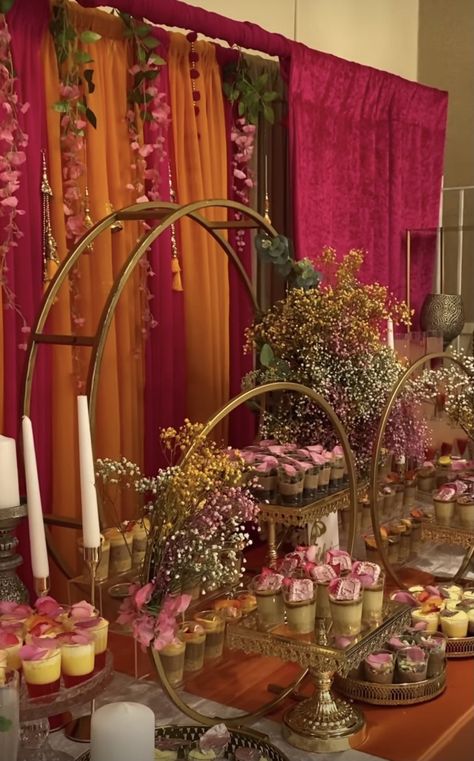 Pakistani Mehndi Decor, Dholki Ideas, Mehndi Stage Decor, Asian Wedding Decor, Mehndi Function, Mehendi Decor Ideas, Pakistani Mehndi, Mehndi Party, Mehndi Night