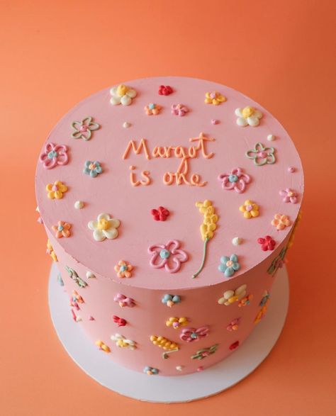 Cute 2nd Birthday Cake, Two Cute Birthday Cake, Baby’s 1st Birthday Cake Ideas, Daisy Bday Cake, Shared Birthday Cake Ideas, Flower Themed Birthday Cake, Baking Decorations Ideas, Sweets Birthday Cake, Cute Birthday Treats