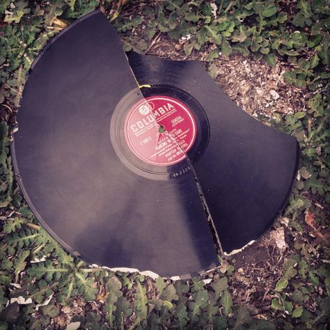 "Let me hear this broken record again, just press repeat" Vinyl Record Aesthetic, Records Aesthetic, Broken Record, Catcher In The Rye, Illustration Ideas, Record Player, Inspiration Board, Rye, Monopoly