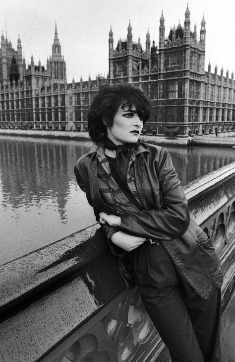 Adrian Boot - Siouxsie Sioux, Westminster, London, in 1980. London, Westminster, Siouxsie Sioux, On Film, Sioux, A Woman, Black And White, Film, Wall