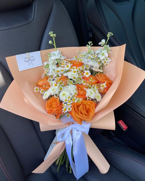 Love orange bouquets 😌🧡 Orange Flowers Aesthetic Bouquet, Orange Hoco Flowers, Orange Hoco Bouquet, Orange Bouquet Prom, Orange Bouquet Flowers, Orange And White Bouquet, Orange Flowers Aesthetic, Teacher Bouquet, Orange Flowers Bouquet