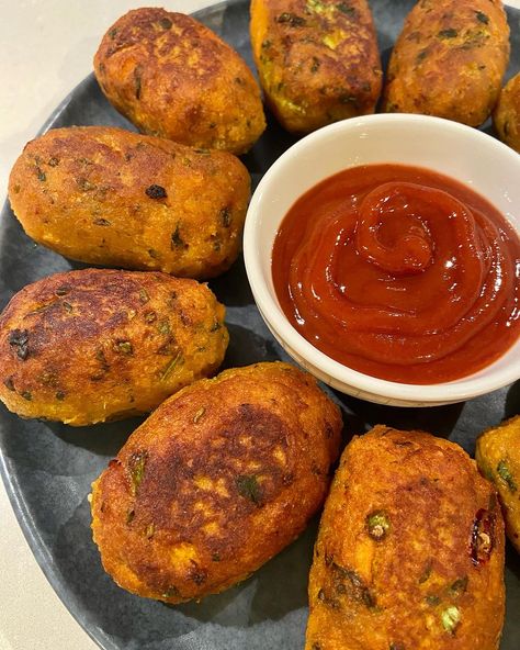 Sweet Potato Cutlets Recipe https://resepmamiku.com/en/sweet-potato-cutlets-katz__kitchen Mashed Sweet Potato, Mint Chutney, Potato Cutlets, Tamarind Sauce, Cutlets Recipes, Vegan Sweet Potato, Vegan Bread, Nutritious Snacks, Mashed Sweet Potatoes