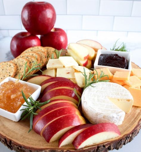 Cosmic Crisp® Apple Charcuterie Board | Create this delicious and fun board for your next party to share with your guests! | The Produce Moms #Appetizers #apples Charcuterie Fruit Board Ideas, Charcuterie Fruit Board, Fruit Board Ideas, Apple Charcuterie Board, Cosmic Crisp Apple, Charcuterie Fruit, Best Apple Recipes, Fruit Board, Platter Ideas