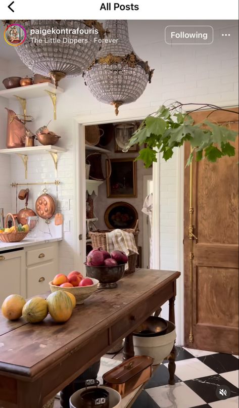 Long Kitchens, Old World Kitchens, Small Kitchen Design, French English, Cottage Kitchens, English Antiques, Cottage Interiors, Beautiful Kitchens, Clean Kitchen