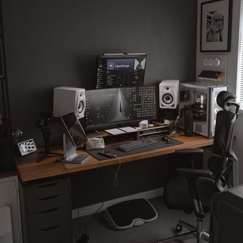 Dark Elegance: Sleek Desk Setup🔥  📸: @masonwattss  Step into the world of sleek and modern desk setups with our latest feature! Explore the productivity-enhancing designs of our community. 💻 @modtecups  Disclaimer: We don’t own this content. The original owner(s) of this content is mentioned above. ___________ #modtecups #moderndesk #minimalistworkspace #aestheticdesign #sleekoffice #aestheticsetup #DIYprojects #homedecor #minimalism #deskgoals #desksetup #productivespaces #minimalsetup #deskinspiration #desktour #setupwars #creativespaces #workspaces #workstation #deskdecor #dreamsetup #desklife #cleansetup #officedesign #pcsetup #homeoffice #workspaceinspo #setuptour Dark Desk, Small Game Rooms, Sleek Office, Sleek Desk, Dream Desk, Computer Desk Setup, Desk Setups, Home Studio Setup, Dark Elegance