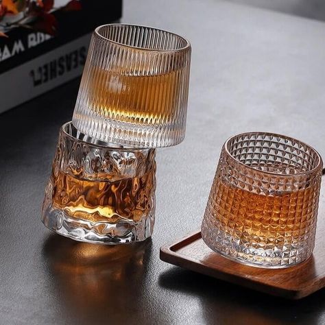 Bar Deco, Glass Photography, Verre Design, Whisky Glass, Glass Coffee Cups, Old Fashioned Cocktail, Whiskey Glass, Stylish Glasses, Whiskey Glasses