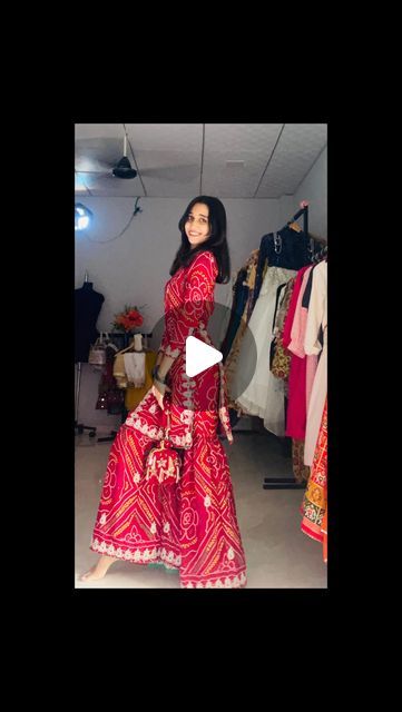 सुकर्मा on Instagram: "Most awaited video is here …. Personally I love the outcome, hope you guys also like it....so basically this was my mumma’s old Saree And she was going to throw it, I took it as an opportunity and have designed this beautiful outfit…❤️🥰  #outfitfromscrap #label #bestoutofwaste #outfit #bandhej #sareetodress" New Dress From Old Saree, Indian Dress From Saree Ideas, Saree Suit Design, Suits From Old Sarees, Old Saree Into Dress, Suits From Saree, Designer Dresses From Old Sarees, Bandhej Suits Design, Outfit From Old Saree