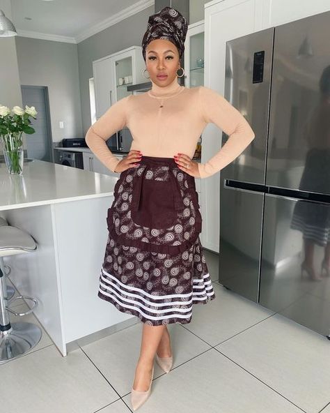 Shweshwe Skirts For Makoti, Xhosa Makoti Outfits Shweshwe, Makoti Attire Xhosa, Makoti Dresses African Women, Xhosa Makoti Outfits, Makoti Outfits, Makoti Attire, Xhosa Wedding, Xhosa Attire