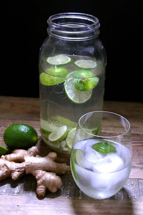 Lime Water Recipe, Spa Water Recipes, Spa Food, Lime Water, Ginger Water, Detox Soup, Spa Water, Fruit Water, Water Recipes