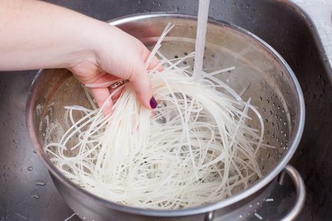 How to Cook and Use Asian Dried Rice Noodles (with Pictures) | eHow Asian Rice Noodles, Chinese Rice Noodles, Rice Sticks, Thai Chicken Recipes, Dried Rice, Vermicelli Recipes, Rice Noodle Recipes, Rice Noodles Stir Fry, Noodle Soups