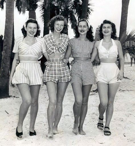 i need to find a 40's summer outfit like this! 40s Mode, Vintage Playsuit, Four Women, Fashion 1940s, Adored Vintage, Vintage Swimwear, 1950s Style, Vintage Swimsuits, 40s Fashion