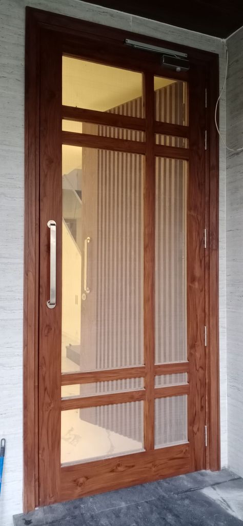 Front Door Net Design, Wooden Main Door Jalli Design, Single Net Door Design, Main Door Jalli, Main Door Net Design, Modern Wooden Doors Jali, Door Net Design Modern, Wood Net Door Design, Wooden Sefty Door Design Entrance