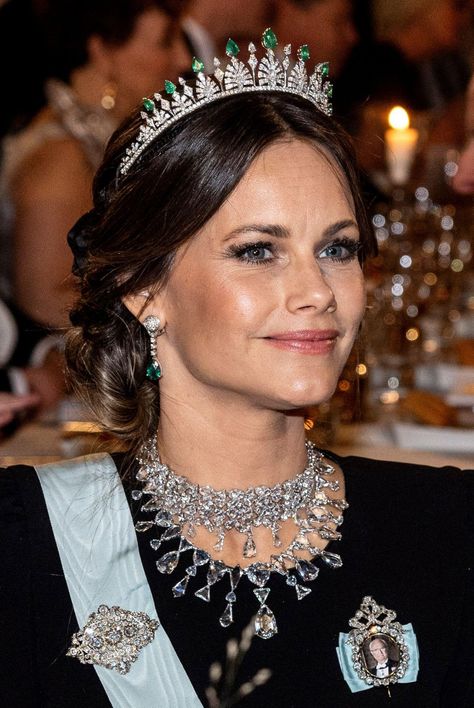 Incredible Nobel Prize Tiaras for the Swedish Royals in Stockholm Swedish Royalty, Purple Evening Gown, Sofia Hellqvist, Royal Jewellery, Queen Of Sweden, Princess Sofia Of Sweden, Wedding Jewelery, Queen Margrethe Ii, Prince Carl Philip