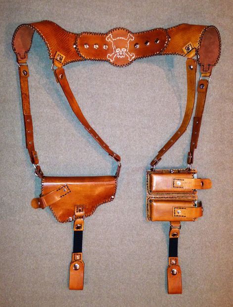 Tandy Leather - shoulder holster made with basic tools 9mm Holster, Leather Holster Pattern, Leather Knife Sheath Pattern, Drop Leg Holster, Shoulder Holster, Leather Working Patterns, Holster Bag, Tandy Leather, Leather Suspenders