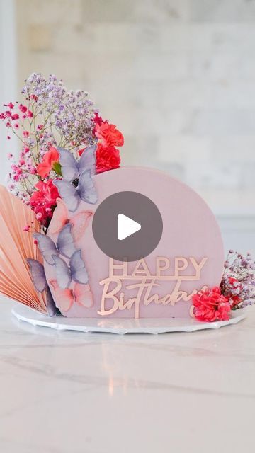 Studio 5 on Instagram: "Turn a regular round cake on its side! @bethenycakes shares her stress-proof method for making a stacked cake. Her secret? 3 days! Day1: Makes and bakes the cakes. Wrap layers in plastic wrap and freeze. Day 2: Make buttercream, stack and frost cake. Place in freezer to firm up. Once firm cover with plastic wrap and freeze. Day 3: Decorate and enjoy! Find more ideas from Betheny Tomseth on Instagram, @bethenycakes https://studio5.ksl.com/regular-round-cake-on-side-unique-cake-creations/" Cake On Its Side, Frost Cake, Stacked Cake, Circle Cake, How To Stack Cakes, 55th Birthday, Cake Decorating Designs, Piping Tips, Round Cake