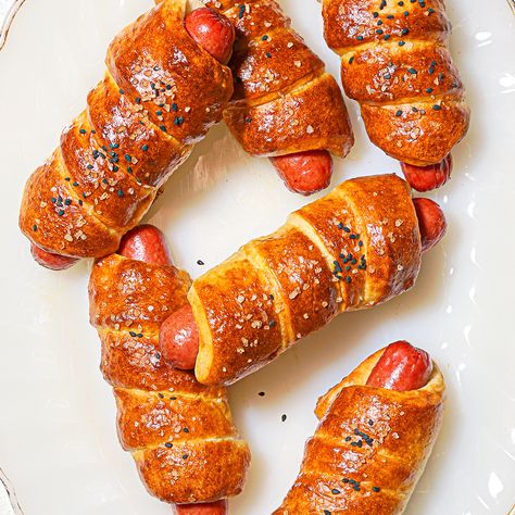 Pigs in a (Pretzel!) Blanket - Misfits Market Pretzel Pigs In A Blanket, Pigs In A Pretzel Blanket, Everything Bagel Pigs In A Blanket, Pigs In A Blanket Everything Bagel, Fancy Pigs In A Blanket Recipe, Conecuh Sausage Pigs In A Blanket, Pretzel Dogs, Wrapped Hot Dogs, Pillsbury Recipes