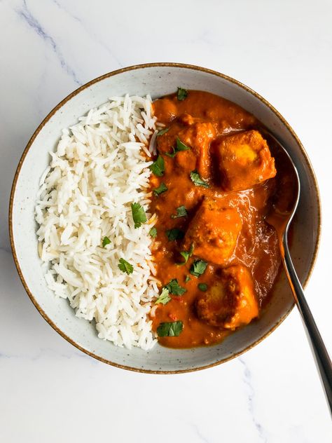 paneer tikka masala and rice in a bowl with a spoon Garam Masala Curry, Paneer Tikka Masala Recipe, Paneer Tikka Masala, Indian Cheese, Fluffy Rice, Tikka Masala Recipe, Vegetarian Indian, Paneer Tikka, Vegetarian Curry