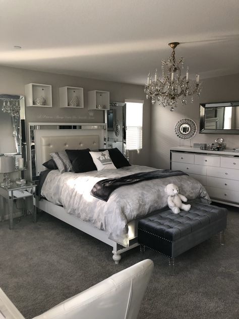 Grey Room Ideas Bedroom, White And Silver Bedroom, Grey And White Room, Silver Bedroom Decor, Black And Grey Bedroom, Grey Bedroom Set, Glam Bedroom Decor, Black Bedroom Decor, Silver Bedroom