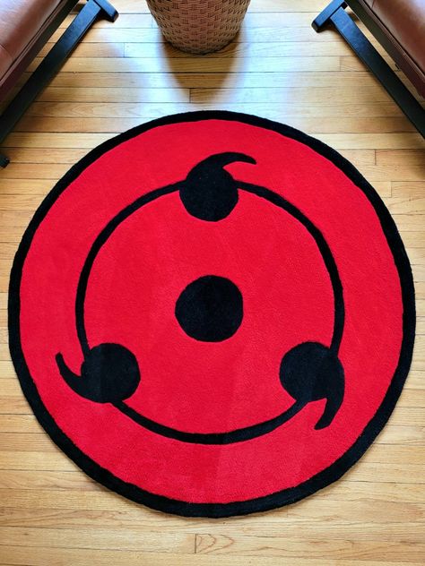 A big Sharingan Rug Anime Rug Tufting, Anime Tufted Rug, Naruto Rugs, Tufting Rugs Ideas, Naruto Rug, Anime Carpet, Diy Couch Cover, Anime Rugs, Anime Rug