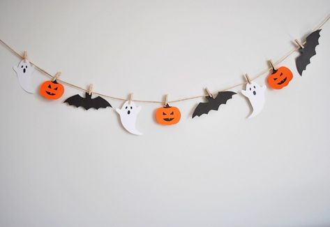 Diy Halloween Garland For Kids, Halloween Girlande Diy, Make Your Own Halloween Decorations, Fall Autumn Decorations Diy, Crafty Halloween Decor, Diy Paper Halloween Decorations, Homemade Halloween Decorations Indoor, Halloween Diy Garland, Halloween Decor Ideas For The Home