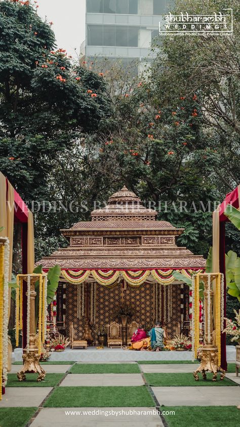 Traditional South Indian Wedding Mandap, Mantapa Decoration South Indian, Mantapa Designs, South Indian Mandap Decor, Traditional Mandap, Indian Wedding Mandap, Mandap Design, Wedding Stage Design, Mandap Decor